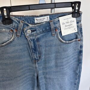 Abercrombie & Fitch 90’s Slim Straight Ultra High Rise Jeans